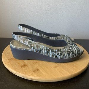Crocs Women’s Farrah Blue/Floral Peep Toe Sling back Wedges Heel Shoes Size 9